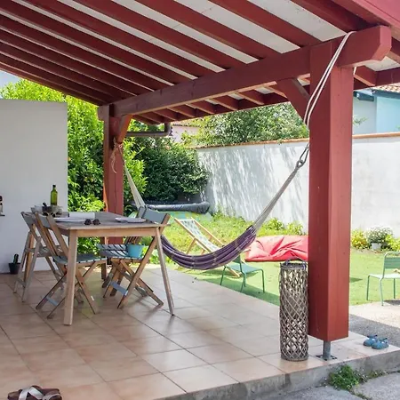 Family 3 Bedrooms With Garden Сasa de vacaciones *